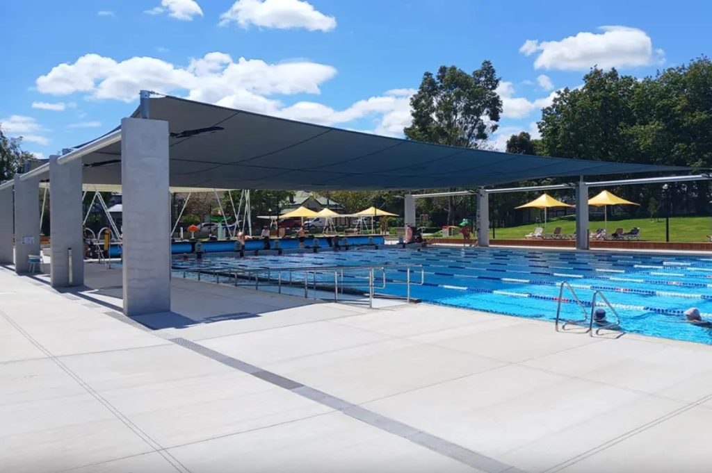 Mái che bể bơi Carnegie Memorial