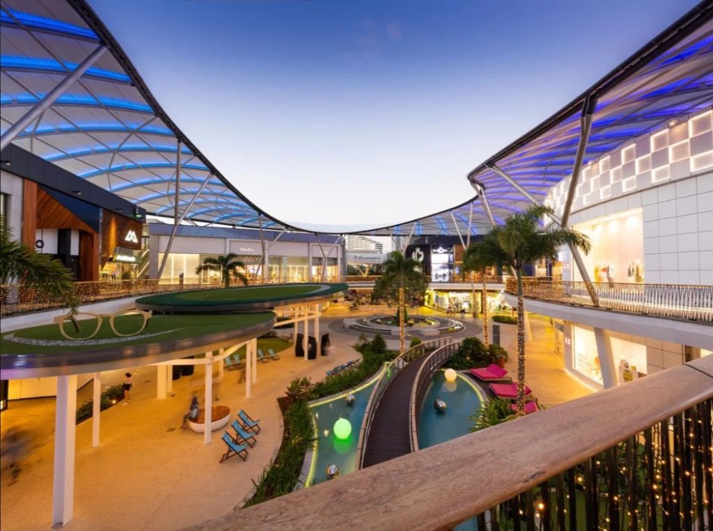 Mái nhà khu nghỉ dưỡng Pacific Fair