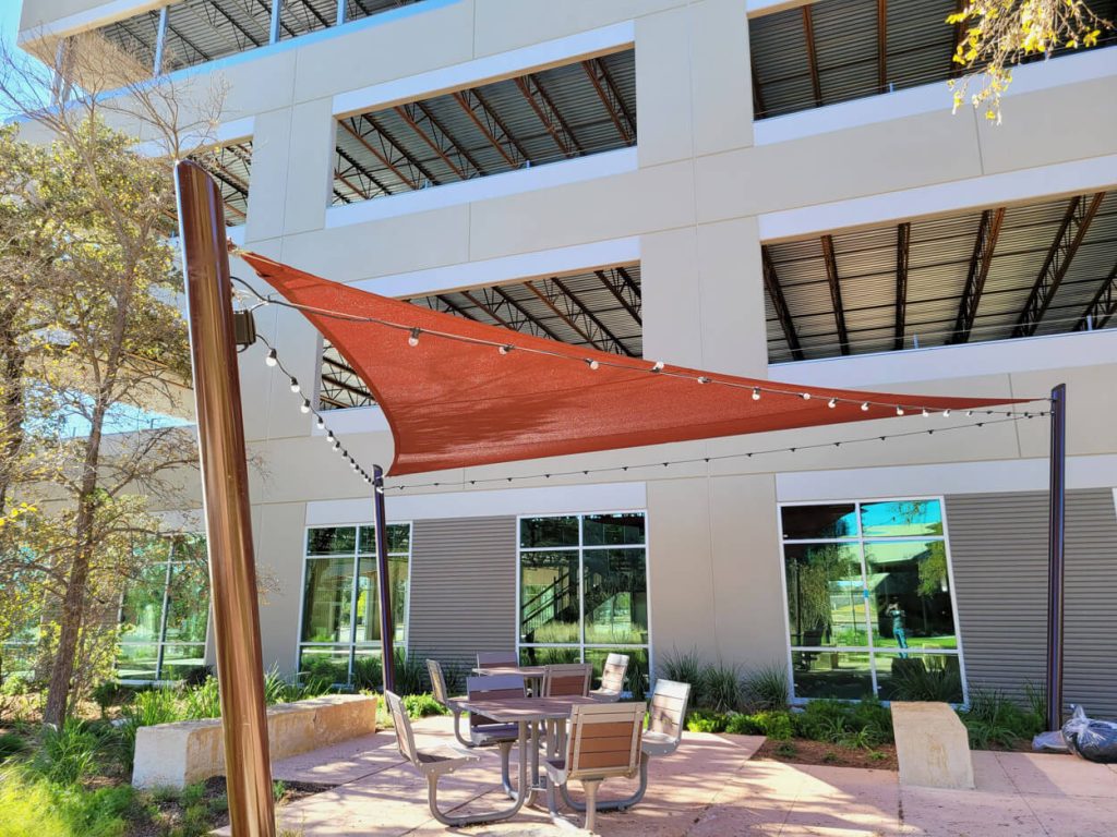 Mái che cánh buồm hình tam giác